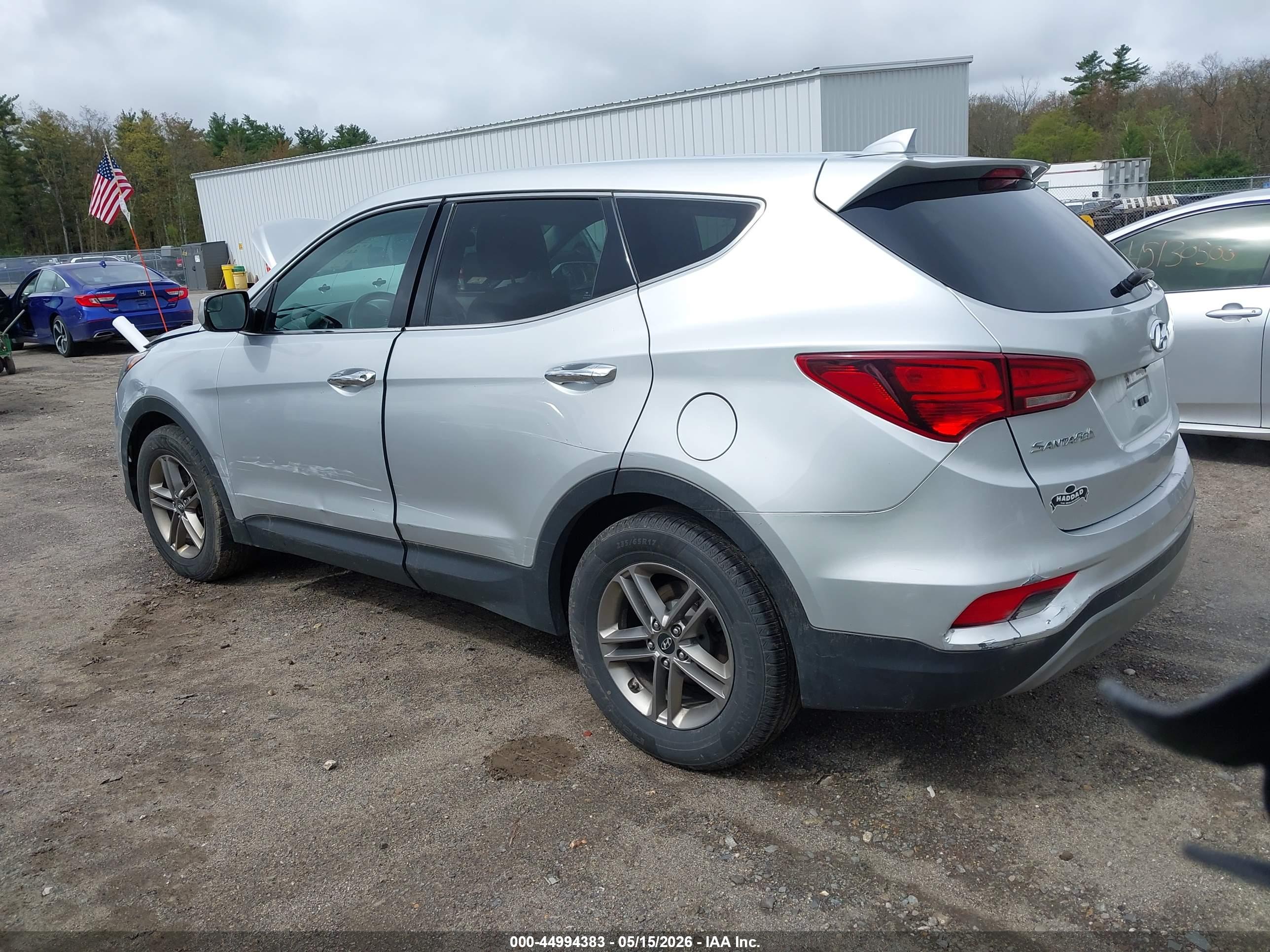 2017 HYUNDAI Santa Fe — VIN 5XYZTDLB3HG438407 — photo 3